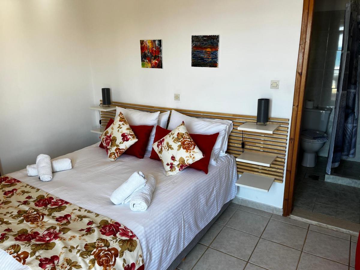 Michael Apartments Agia Marina Eksteriør billede
