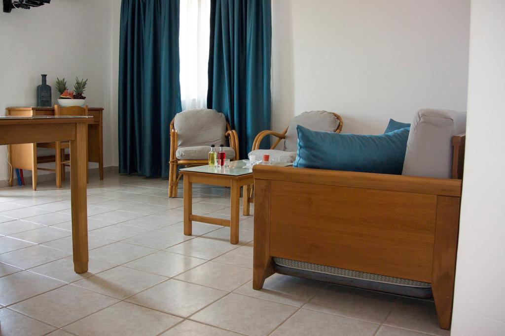 Michael Apartments Agia Marina Eksteriør billede